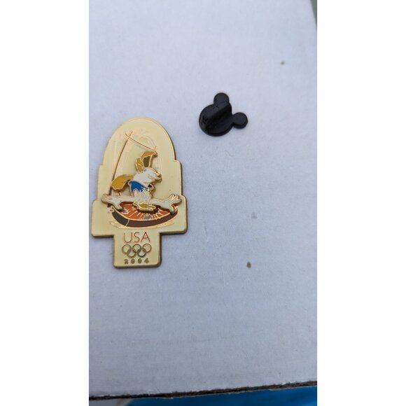 WDW Donald Duck Pole Vault Decathlon Moving USA Olympic 2004 Disney Pin Trading - Picture 3 of 3